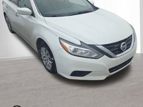 Used 2018 Nissan Altima 2.5 S w/ S Convenience Package image 3