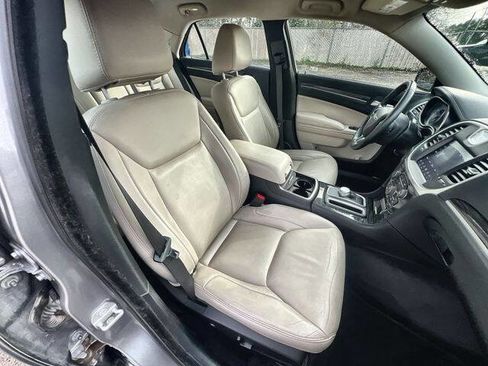 Used 2018 Chrysler 300 Touring L image 27