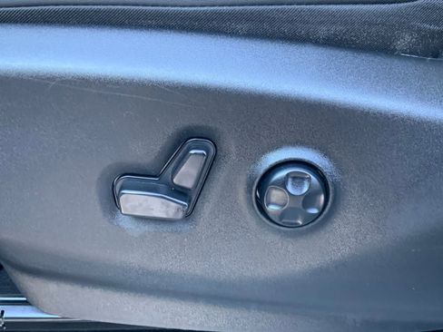 Used 2024 Chrysler Pacifica Touring-L image 19