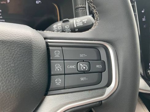 Used 2025 Jeep Wagoneer Series II AWD/4WD image 6