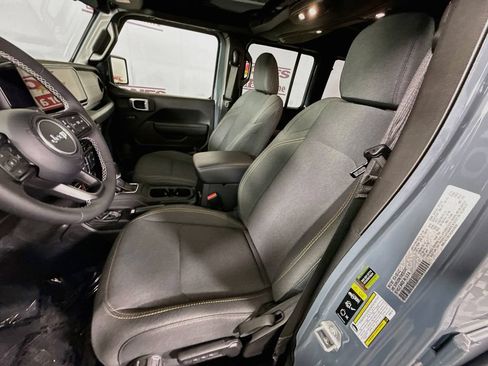 Used 2025 Jeep Wrangler Unlimited Sport AWD/4WD image 24