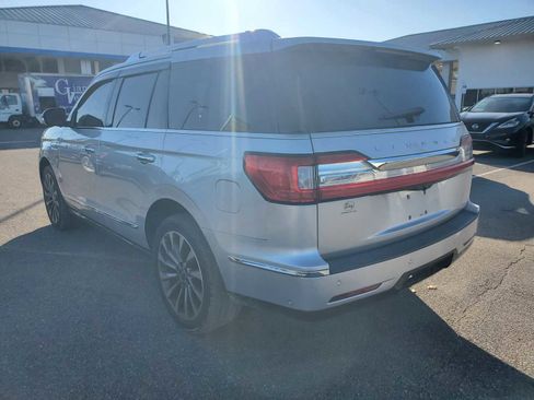 Used 2018 Lincoln Navigator Select w/ Technology Package image 3