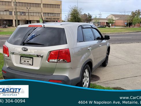 Used 2013 Kia Sorento LX image 19