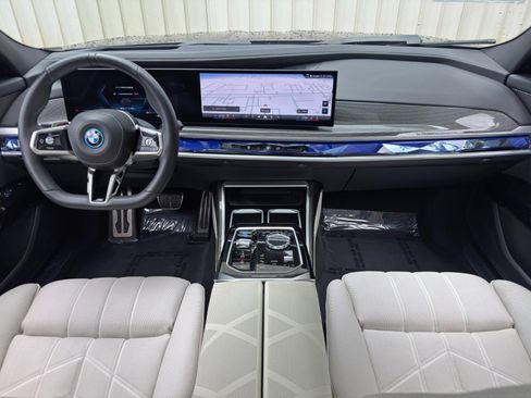 Used 2023 BMW i7 xDrive60 AWD/4WD image 14