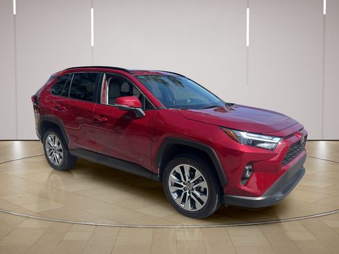 Used 2022 Toyota RAV4 XLE Premium FWD image 9