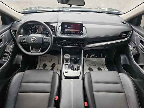Used 2025 Nissan Rogue SV w/ SV Premium Package FWD image 18