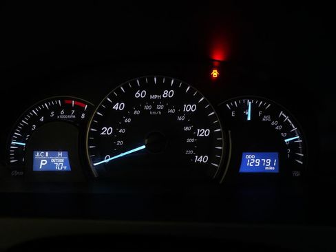 Used 2014 Toyota Camry LE FWD image 2