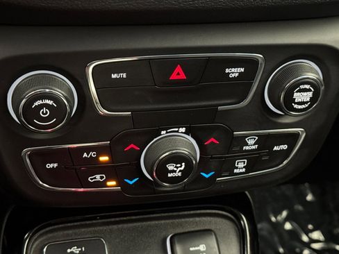 Used 2019 Jeep Compass Latitude FWD image 20