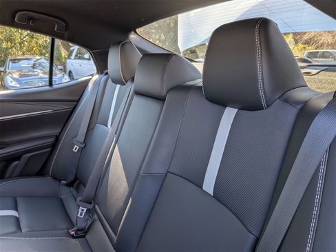 Used 2025 Toyota Camry SE image 30