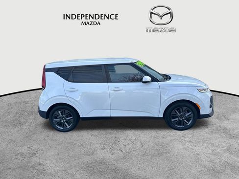 Used 2020 Kia Soul EX image 2