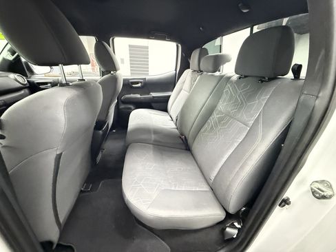 Used 2017 Toyota Tacoma TRD Off-Road image 24