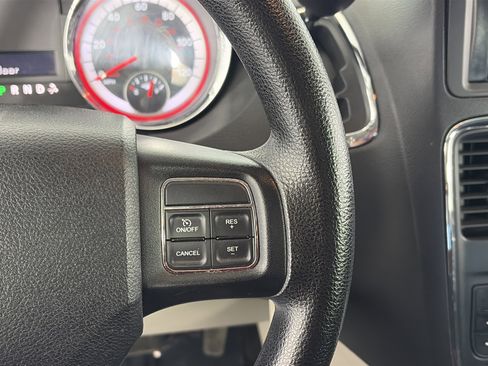 Used 2013 Dodge Grand Caravan SE image 26