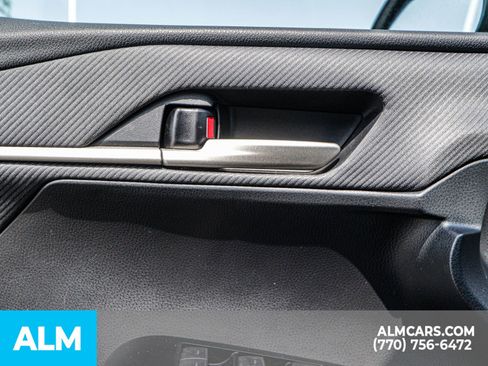 Used 2025 Toyota Camry SE image 54