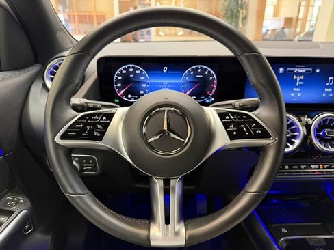 Used 2025 Mercedes-Benz GLA 250 image 11