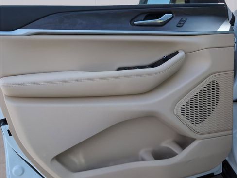 New 2025 Jeep Grand Cherokee Limited w/ Trailer Tow Package image 18