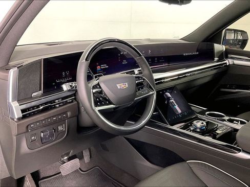 Used 2025 Cadillac Escalade Sport w/ Touring Package image 18