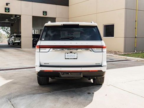 Used 2022 Lincoln Navigator Reserve image 5