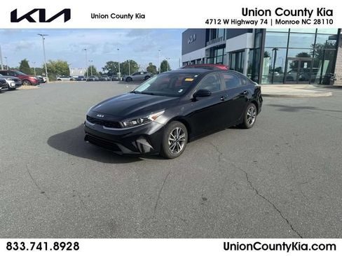 Used 2023 Kia Forte LXS FWD image 1
