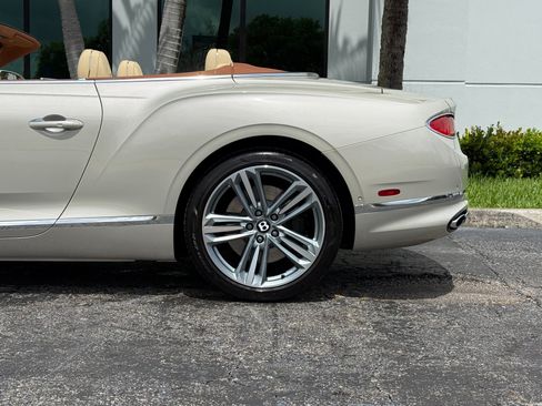 Used 2023 Bentley Continental GT Mulliner AWD/4WD image 18