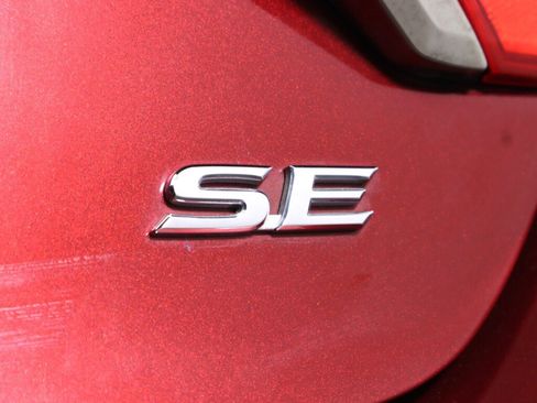 Used 2016 Toyota Camry SE FWD image 33