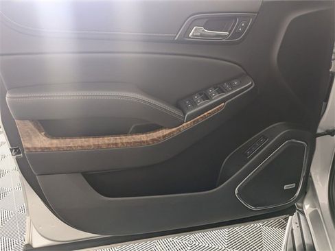Used 2020 Chevrolet Suburban Premier image 8