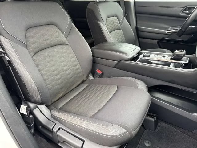 Certified 2025 Nissan Pathfinder SV AWD/4WD image 29