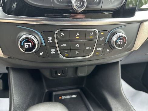Used 2023 Chevrolet Traverse LT AWD/4WD image 18