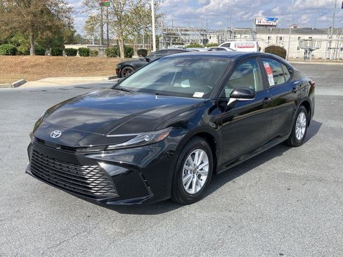 New 2026 Toyota Camry LE image 1