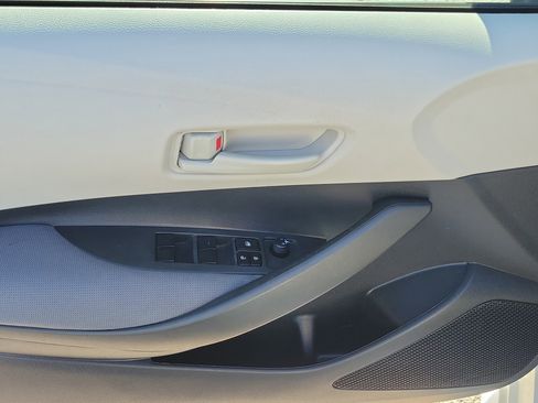 Used 2022 Toyota Corolla LE image 19