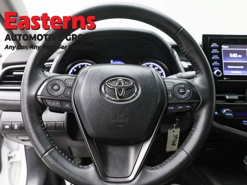 Used 2024 Toyota Camry SE image 10