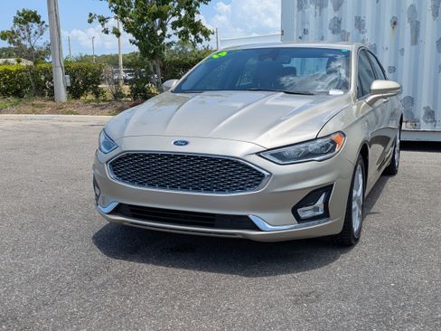 Used 2019 Ford Fusion Energi Titanium FWD image 7