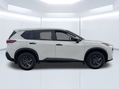 Used 2023 Nissan Rogue S FWD image 3