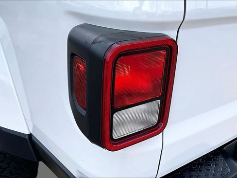 Used 2023 Jeep Gladiator Overland w/ Popular Equipment Package AWD/4WD image 28