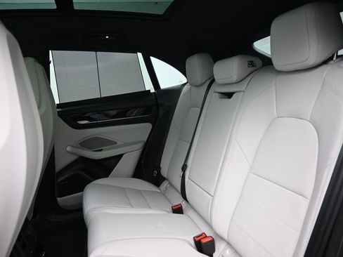 Certified 2025 Porsche Macan Electric RWD image 20