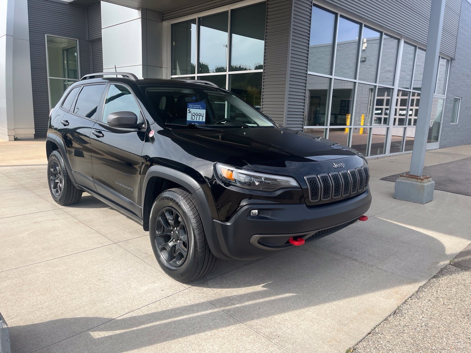 Used 2020 Jeep Cherokee Trailhawk w/ Cold Weather Group AWD/4WD image 8