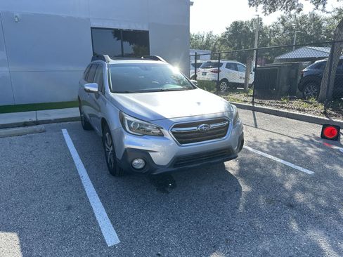Used 2018 Subaru Outback 3.6R Limited AWD/4WD image 11