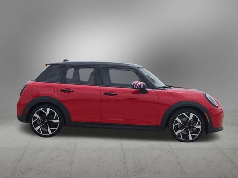 Used 2025 MINI Cooper 4-Door Hardtop FWD image 7