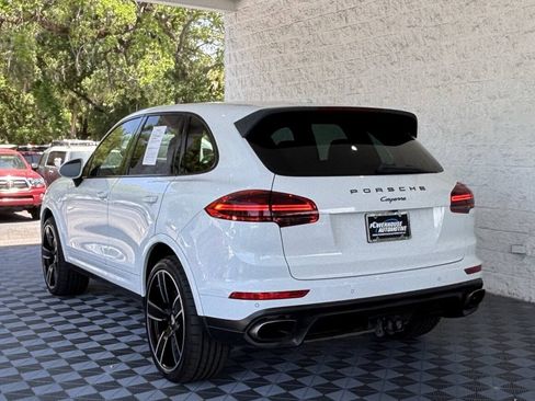 Used 2017 Porsche Cayenne Platinum Edition w/ Premium Package (PJV) AWD/4WD image 8