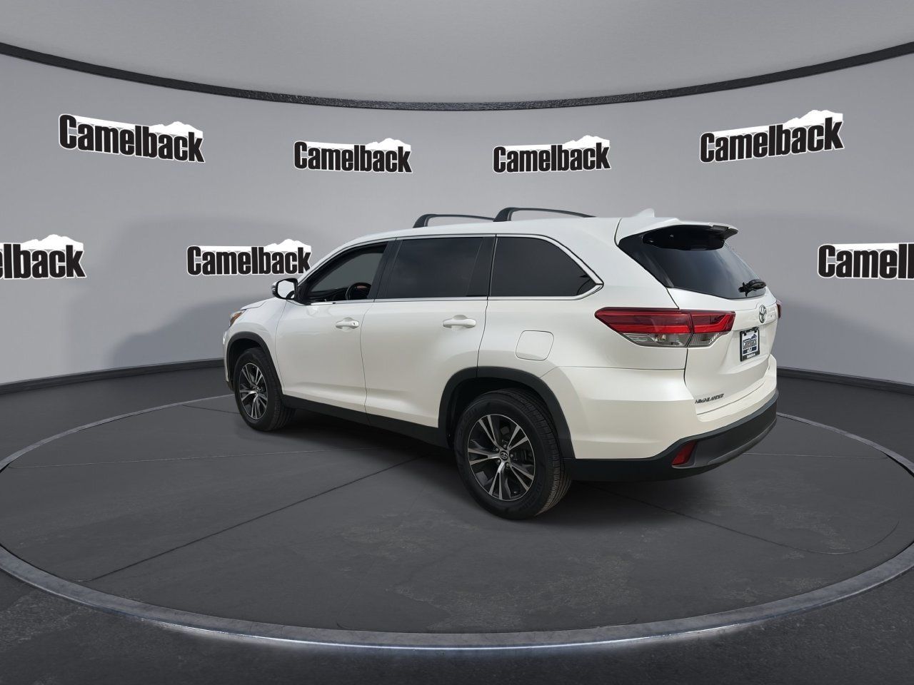 Used 2019 Toyota Highlander Plus FWD image 5