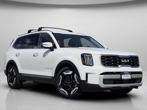 Used 2025 Kia Telluride S AWD/4WD image 2
