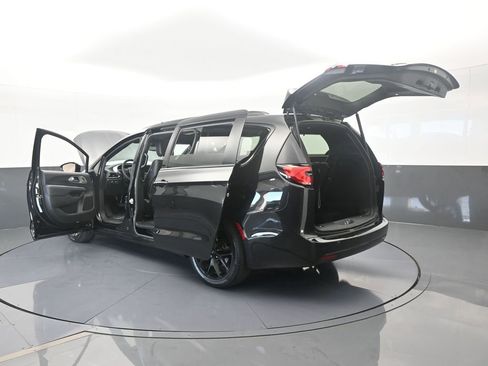 Used 2023 Chrysler Pacifica Limited w/ S Appearance Package image 78