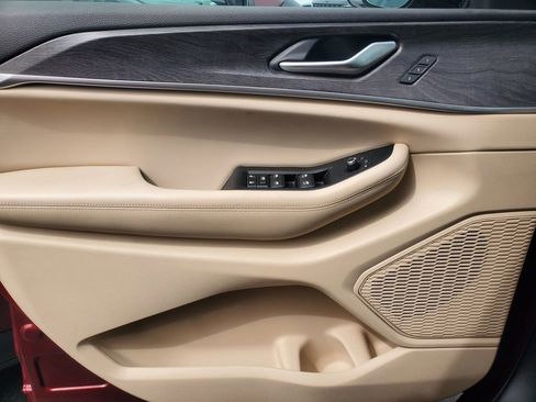 Used 2024 Jeep Grand Cherokee Limited image 13