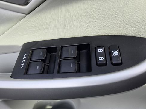 Used 2013 Toyota Prius Five image 25