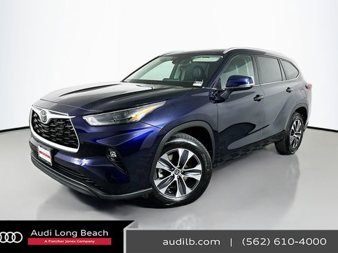 Used 2024 Toyota Highlander XLE image 1