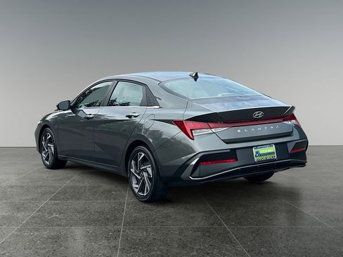 Used 2025 Hyundai Elantra SEL FWD image 8