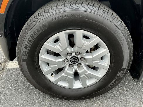 Used 2024 Nissan Frontier SV w/ Technology Package image 8