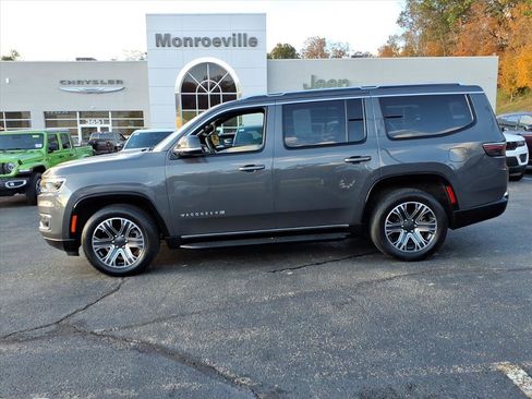 Used 2024 Jeep Wagoneer Series II w/ Flexible Seating Group image 2