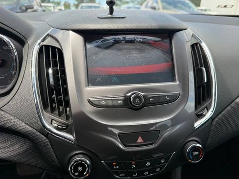 Used 2017 Chevrolet Cruze LT FWD image 7