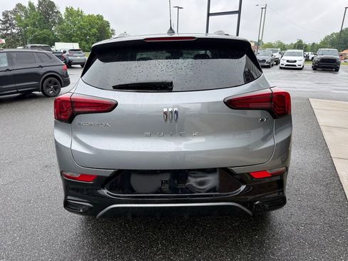 Used 2024 Buick Encore GX Sport Touring FWD image 7