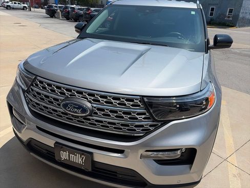 Used 2022 Ford Explorer Limited AWD/4WD image 4
